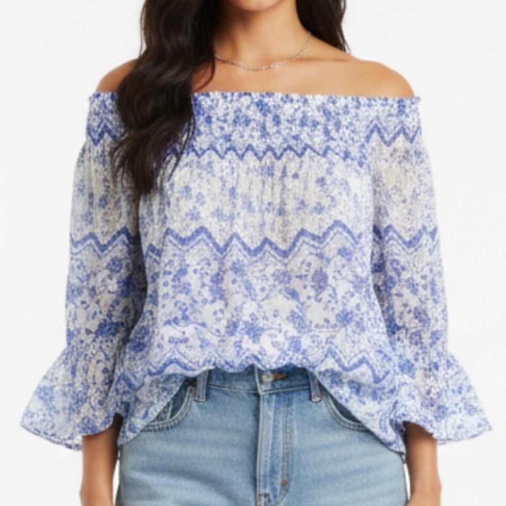 En Creme Floral Blue and White Flowy Boho Blouse Size Medium